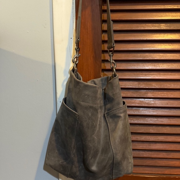 EUC Rough & Tumble Small Leather Lotus in Granite Gray/Grey - Picture 1 of 5